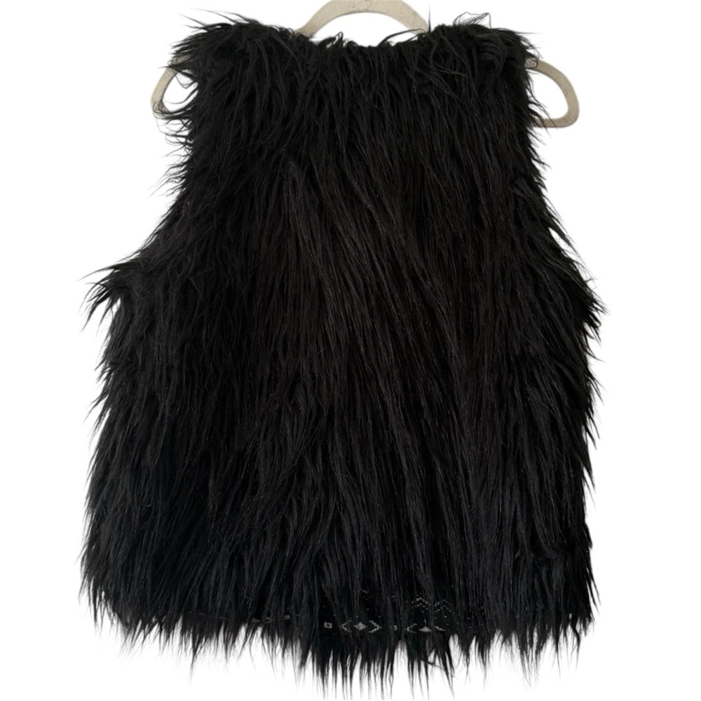 Urban Behavior Black Faux Fur Vest‎ With Patterned Lining - Picture 2 of 4